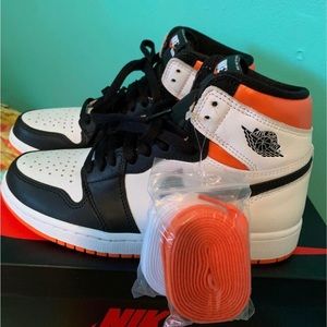 Nike Air Jordan 1 retro high electric orange sneakers sz 6